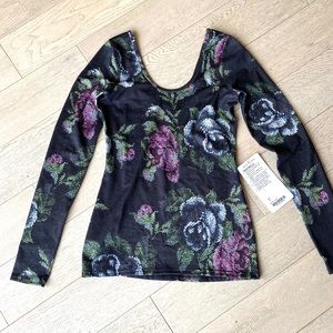 Scoop neck long sleeve